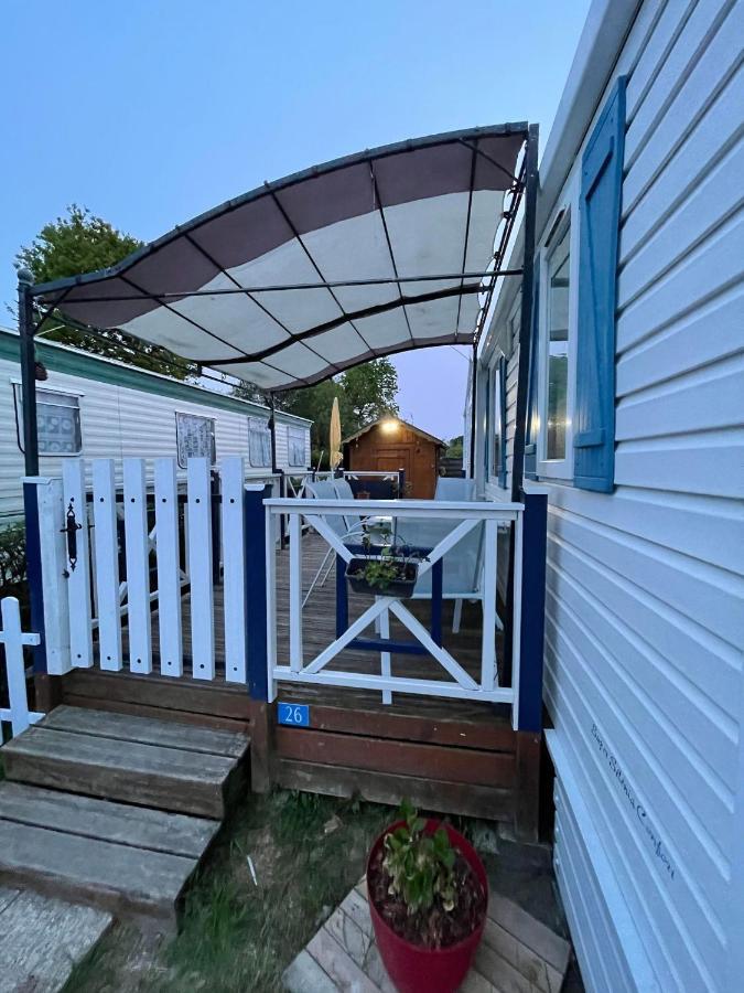 Sylvie Proprietaire Du Mobil-home Campsite *